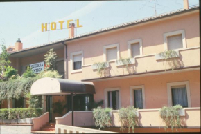 Гостиница Hotel Quercia Antica  Сан-Марино